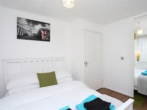 Quiet Riverside Apartment London 0*,  United Kingdom