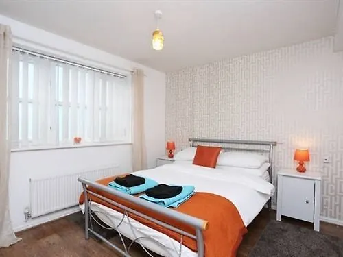 Quiet Riverside Apartment London