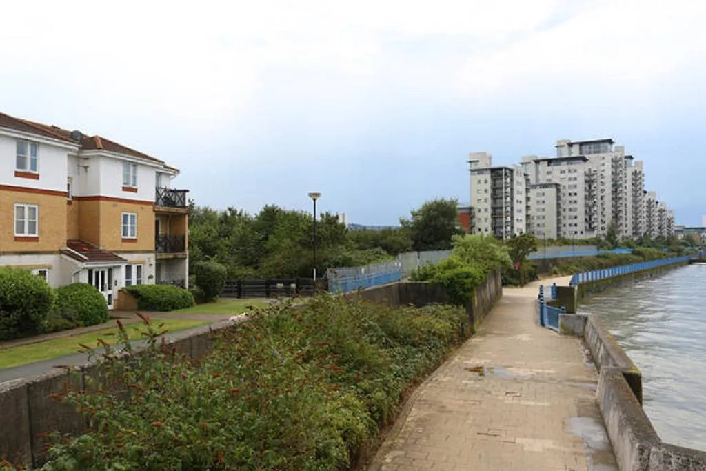 Quiet Riverside Apartment London