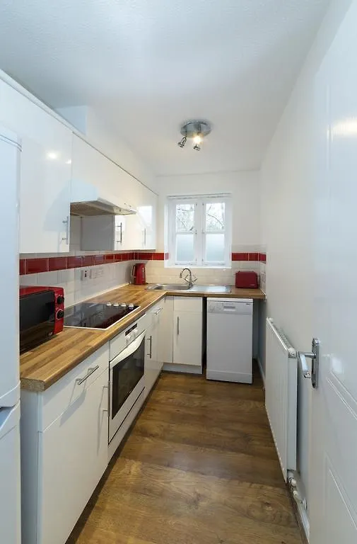 Quiet Riverside Apartment London 0*,