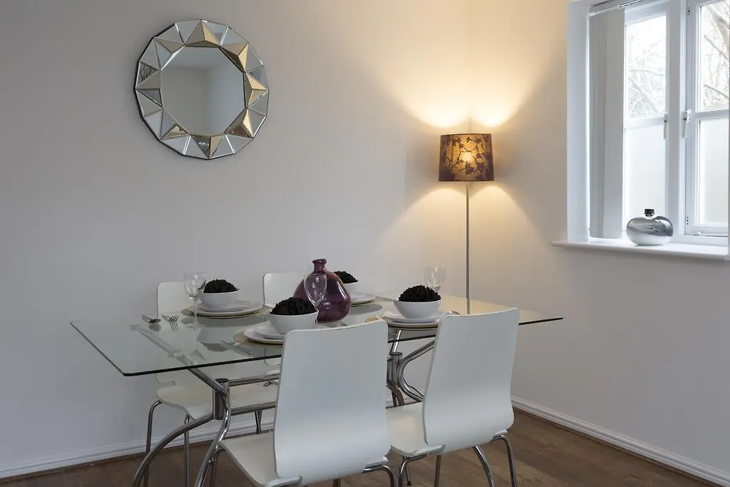 Quiet Riverside Apartment London