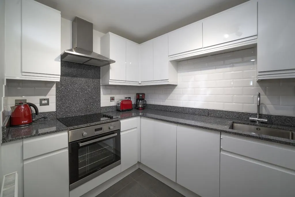 Quiet Riverside Apartment London