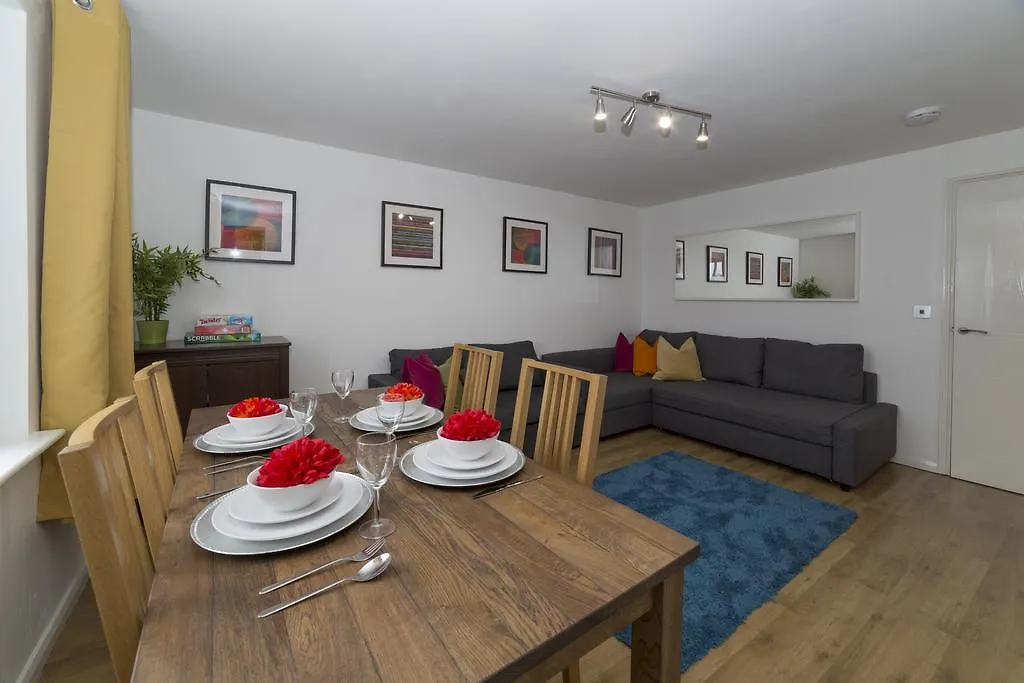 Quiet Riverside Apartment London