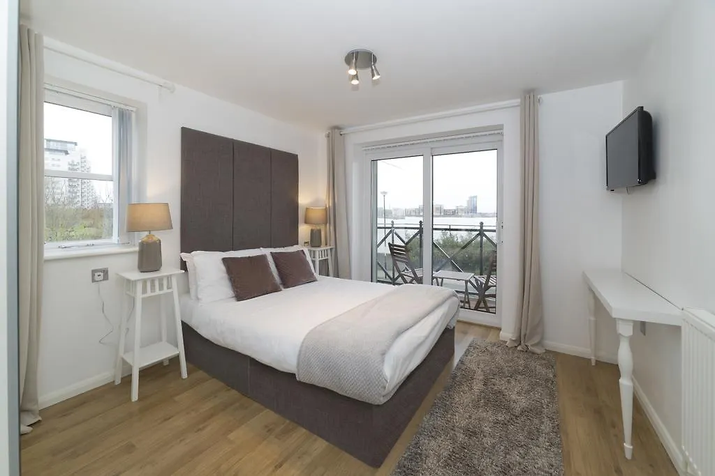 Quiet Riverside Apartment London