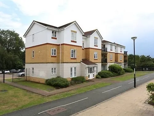 Quiet Riverside Apartment London