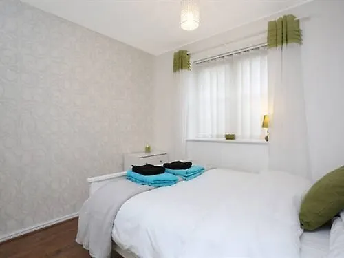 Quiet Riverside Apartment London